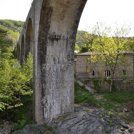 Maison Sous Le Pont Acomodação com café da manhã Meyras Exterior foto