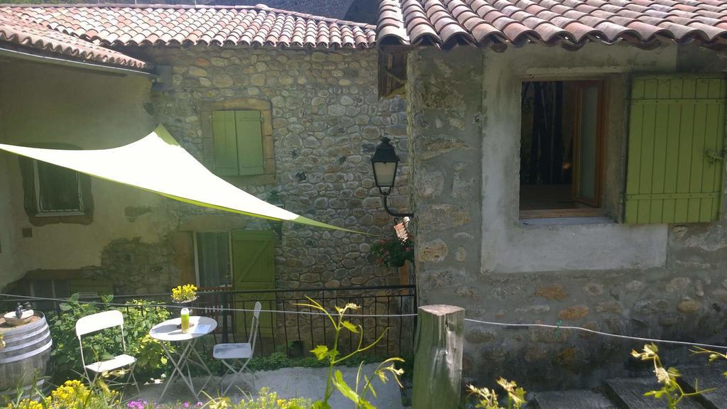 Maison Sous Le Pont Acomodação com café da manhã Meyras Exterior foto