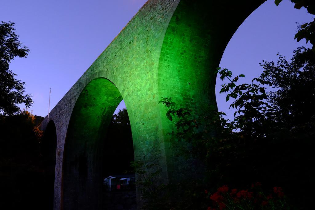 Maison Sous Le Pont Acomodação com café da manhã Meyras Exterior foto